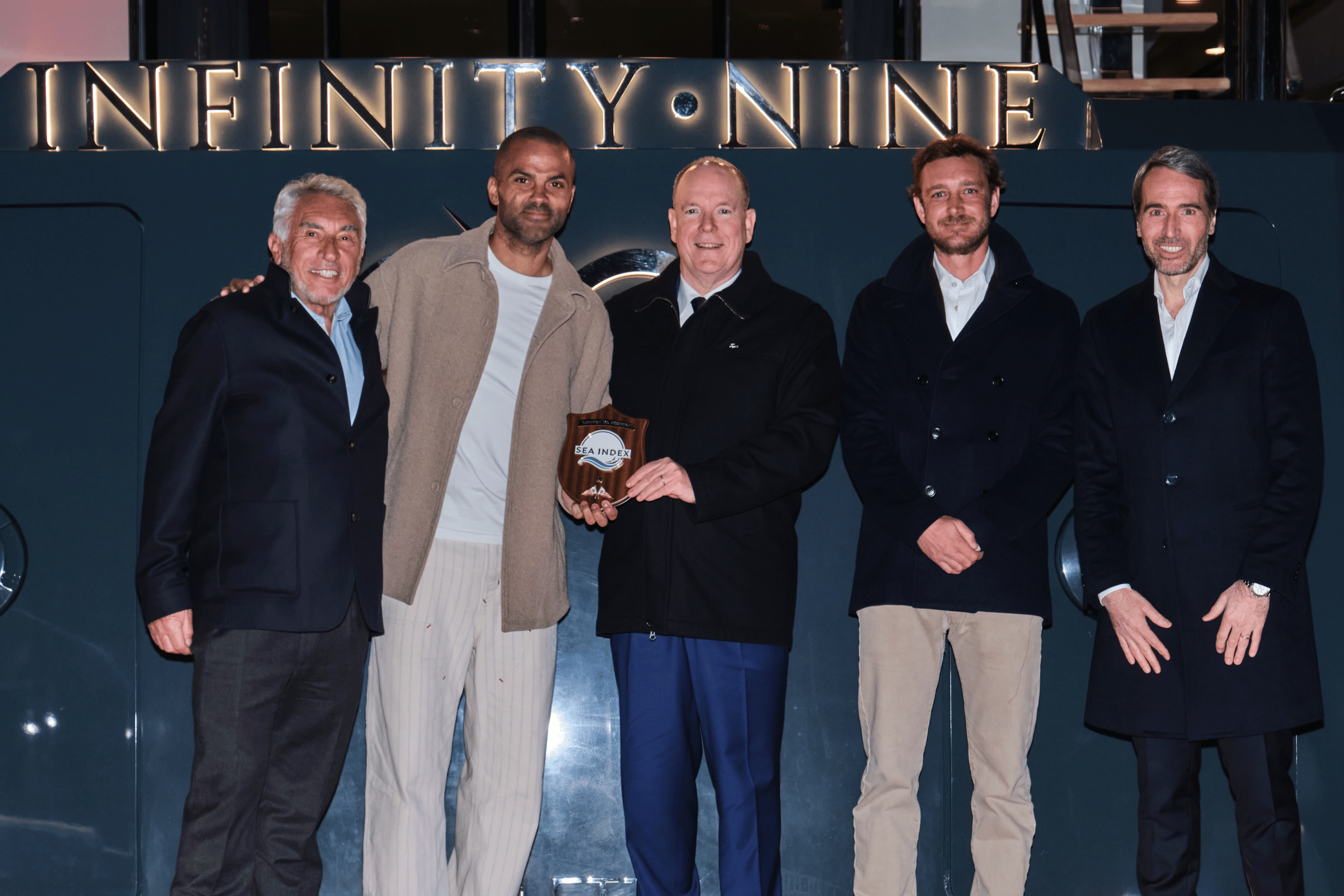 SAS Prince Albert II de Monaco, Pierre Casiraghi, Bernard d'Alessandri, Tony Parker, Vincent Mulder sur Infinity Nine Motor Yacht